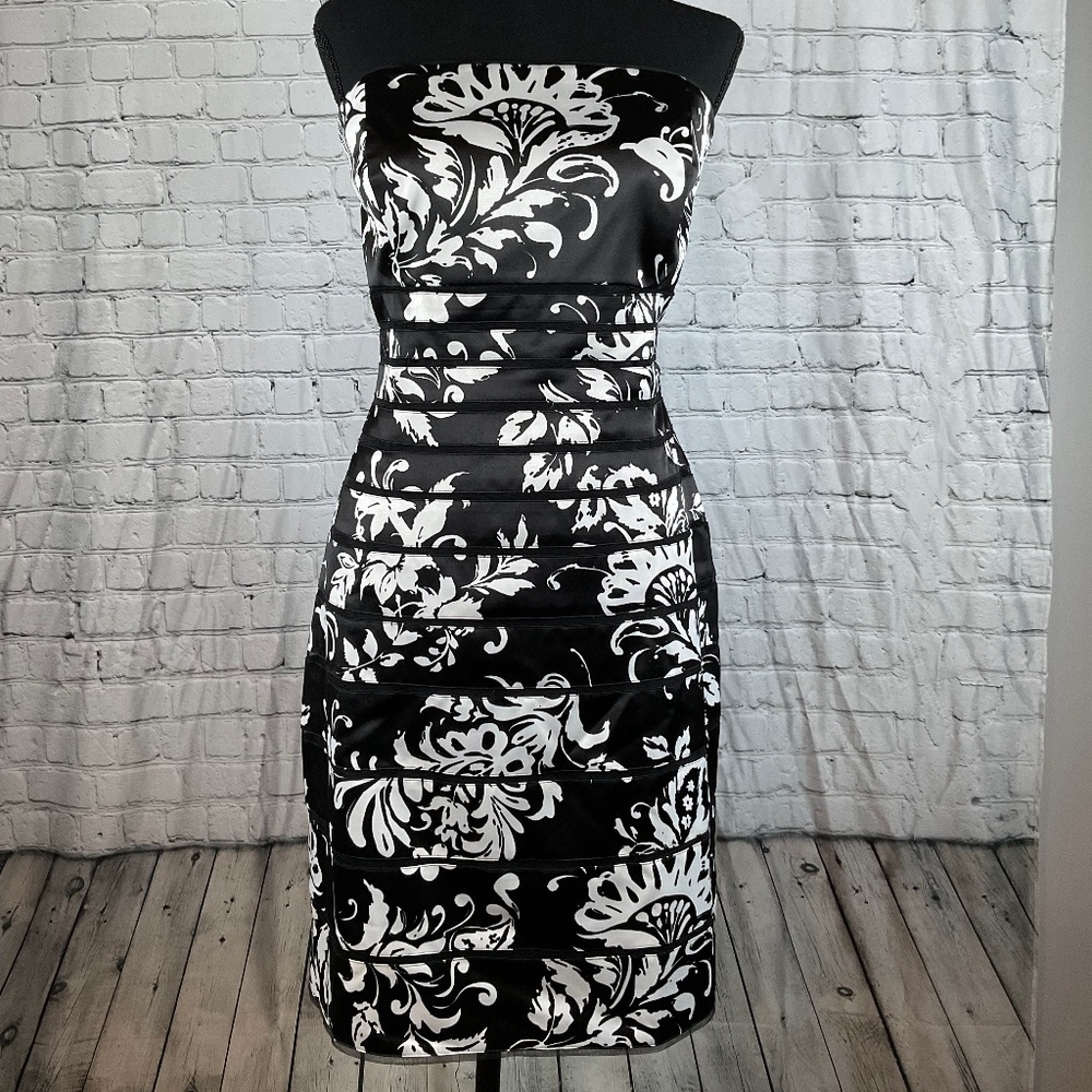 Super sexy strapless mini dress, worn once